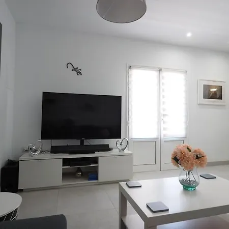 Private With Mountain And Sea Views, La Asomada, Lanzarote *