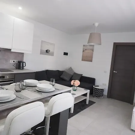 Private With Mountain And Sea Views, La Asomada, Lanzarote Tías